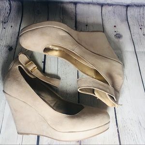 Light tan ankle strap 4” platform wedges
